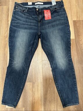 Levi's Women's Skinny Jeans - Dark Blue Wash with Faded Whiskering